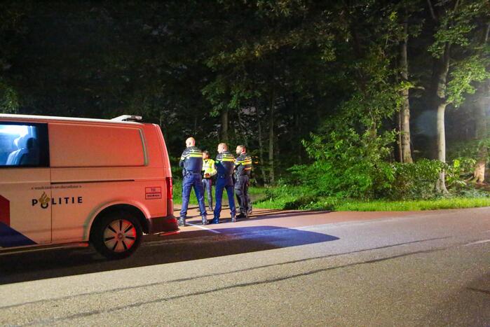 Politie zoekt naar vermist minderjarig meisje in bos