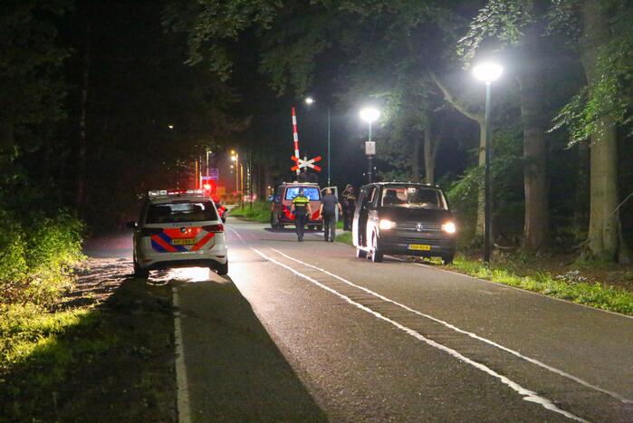 Politie zoekt naar vermist minderjarig meisje in bos