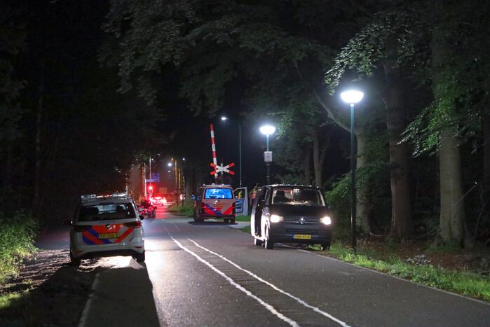 Politie zoekt naar vermist minderjarig meisje in bos