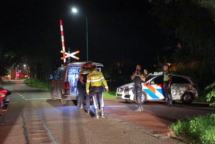 Politie zoekt naar vermist minderjarig meisje in bos