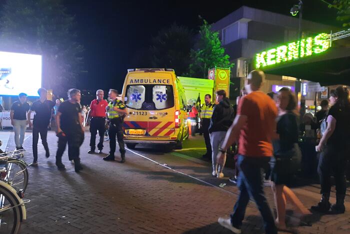 Persoon bewusteloos op kermisterrein