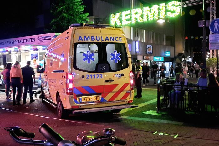 Persoon bewusteloos op kermisterrein