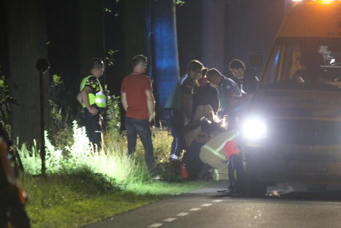 Meerdere gewonden bij botsing tegen boom