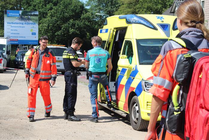 Persoon te water bij overstromingen