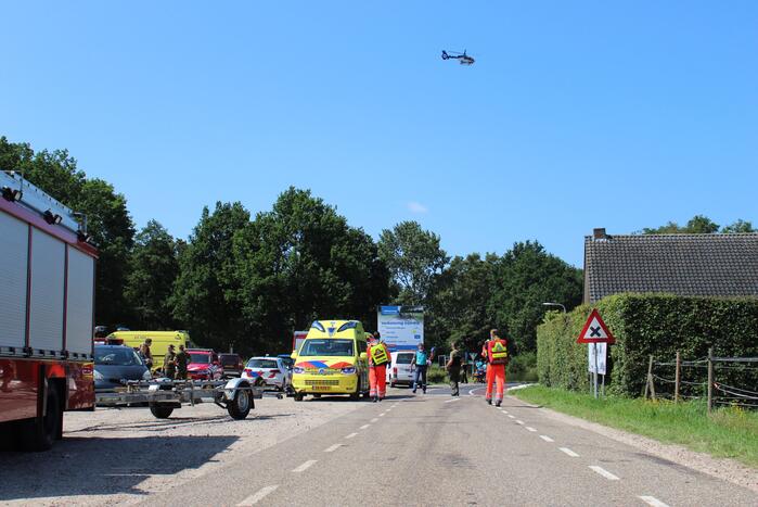 Persoon te water bij overstromingen