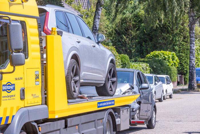 Auto's botsen op kruising