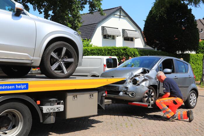 Auto's botsen op kruising