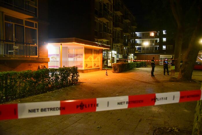 Man zwaargewond na schietpartij op straat