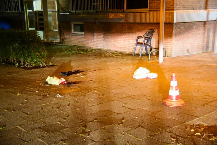 Man zwaargewond na schietpartij op straat
