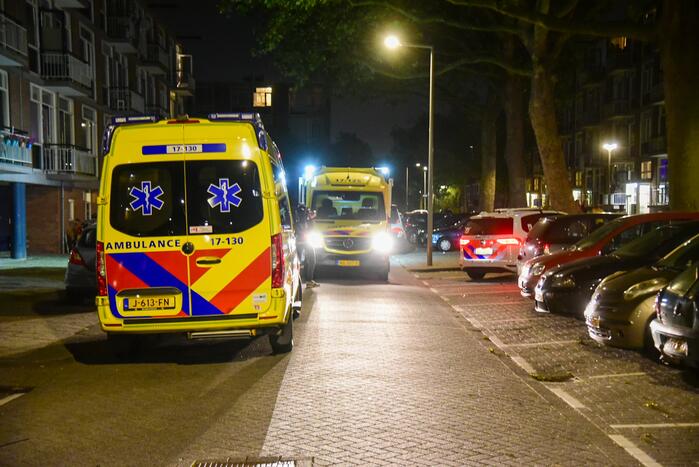 Man zwaargewond na schietpartij op straat