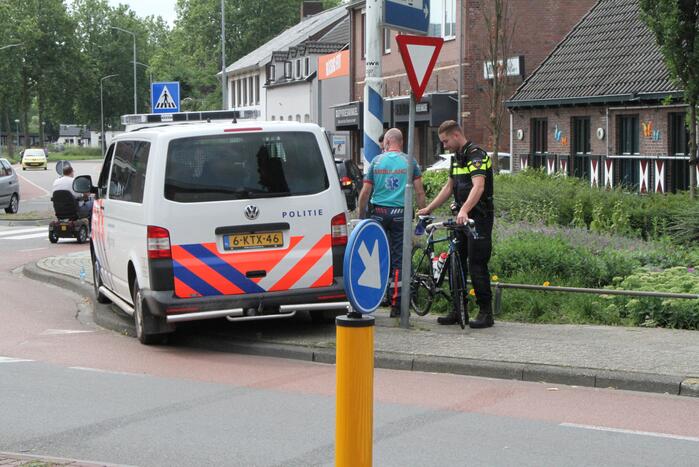 Wielrenner aangereden op rotonde