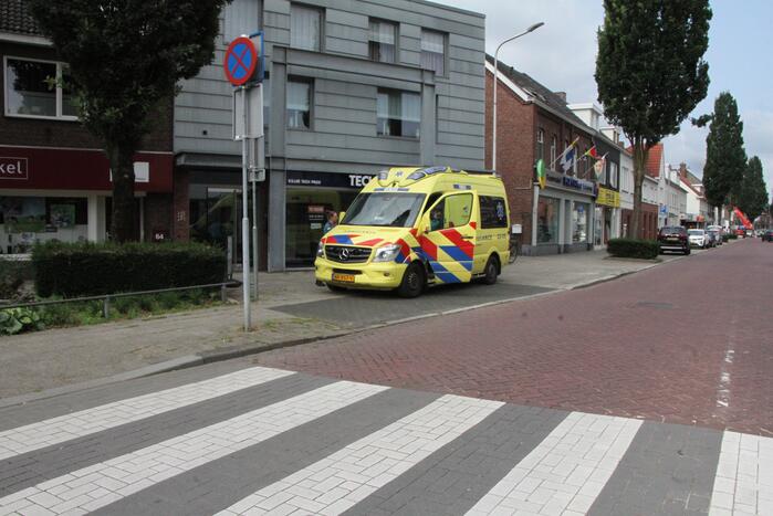 Wielrenner aangereden op rotonde