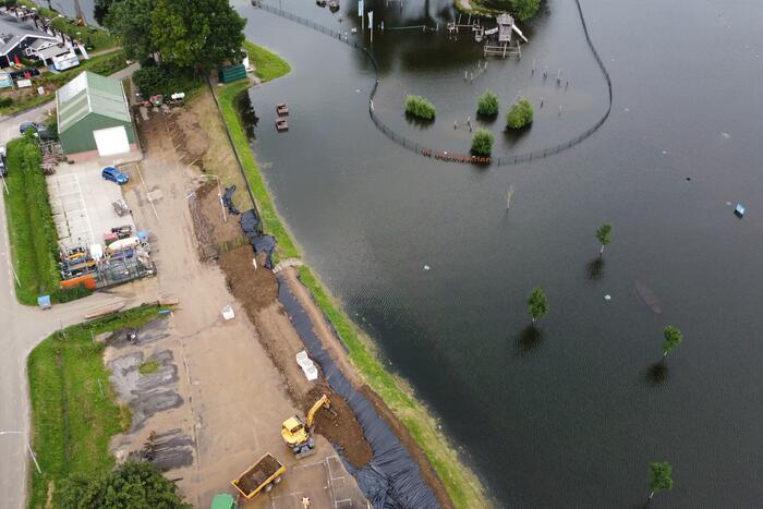 Zomerdijk recreatiegebied dreigt door te breken