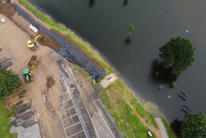 Zomerdijk recreatiegebied dreigt door te breken