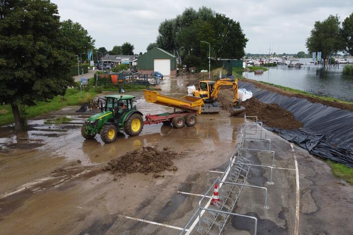 Zomerdijk recreatiegebied dreigt door te breken