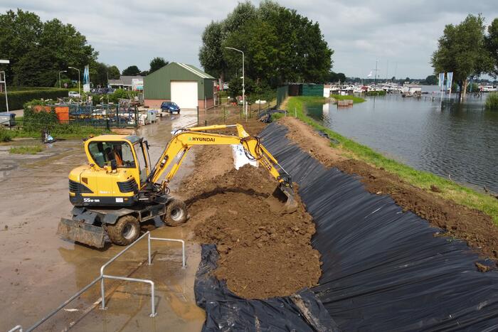 Zomerdijk recreatiegebied dreigt door te breken