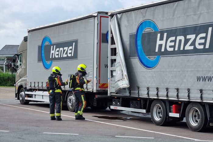 Vrachtwagen lekt liters gevaarlijke stoffen op parkeerplaats