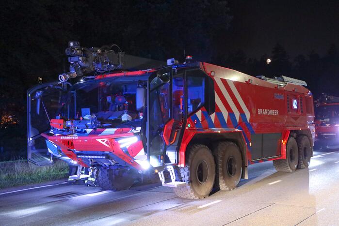 Uitslaande brand in garagebedrijf