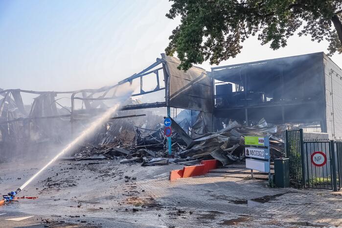 Miljoenenschade na verwoestende brand