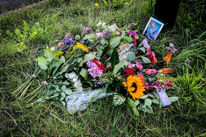 Bloemen neergelegd voor omgekomen motorrijder (32)