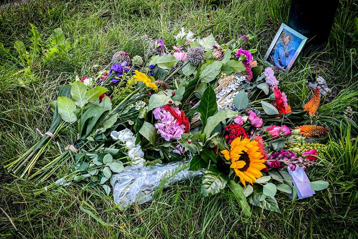 Bloemen neergelegd voor omgekomen motorrijder (32)