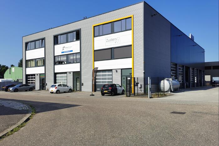 Politie en FIOD doen inval in bedrijfspand