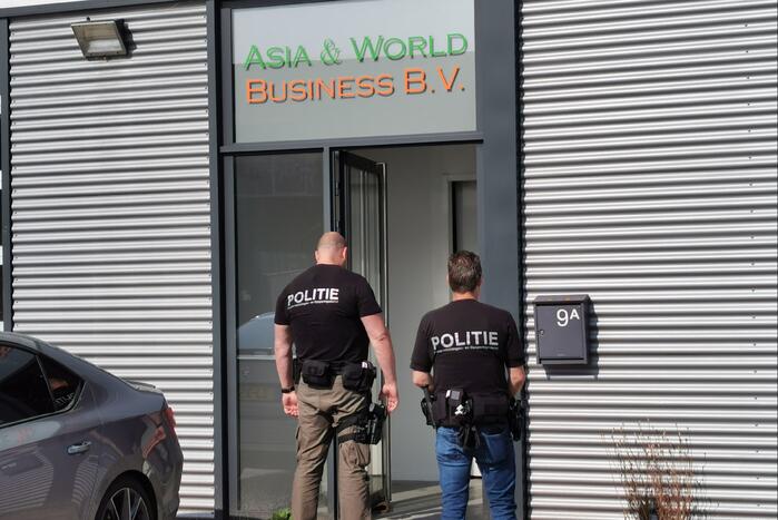 Politie en FIOD doen inval in bedrijfspand