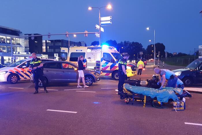 Motorrijder gewond bij botsing met auto