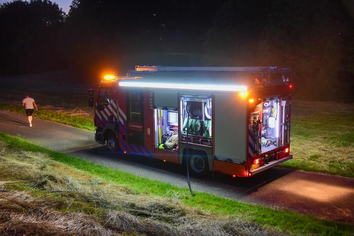Jongeren steken riet in brand