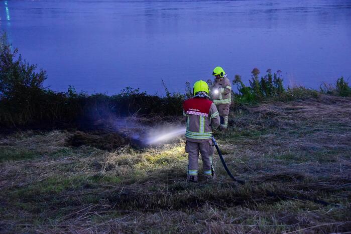 Jongeren steken riet in brand