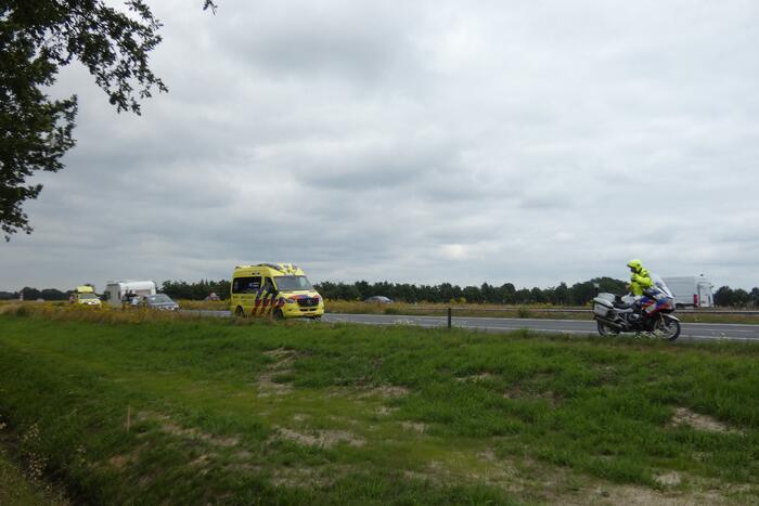Man en vrouw gestrand na ongeval met caravan