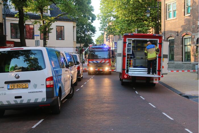 Enorme rookwolken bij brand in woning