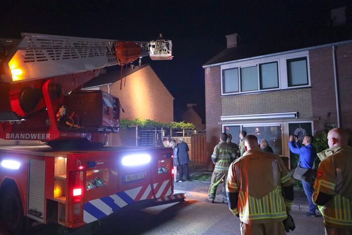 Brandweer bevrijdt bekneld zittende vogel