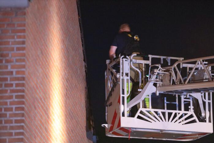 Brandweer bevrijdt bekneld zittende vogel