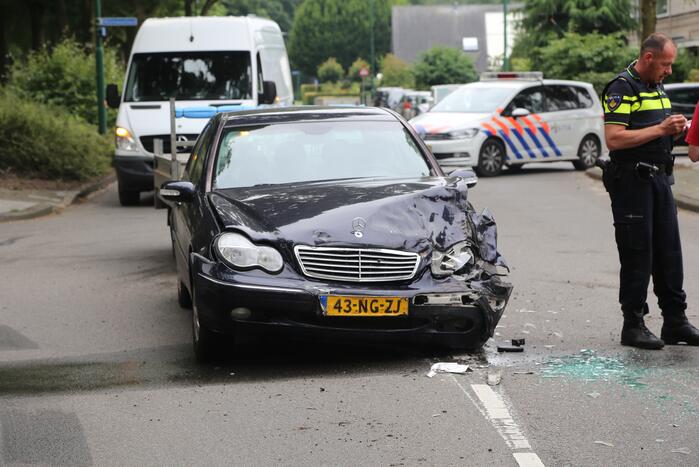Flinke schade bij aanrijding op kruising