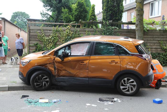 Flinke schade bij aanrijding op kruising