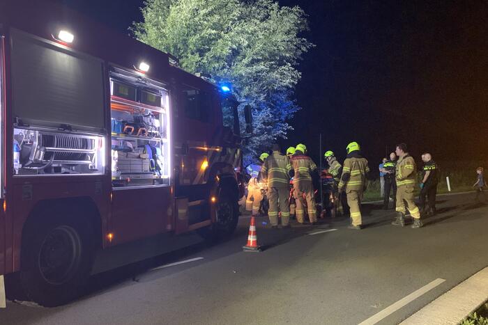 Persoon gewond bij botsing met boom