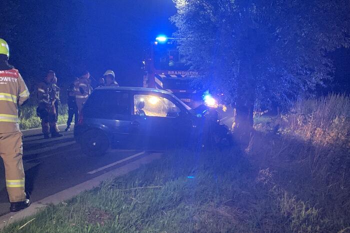 Persoon gewond bij botsing met boom