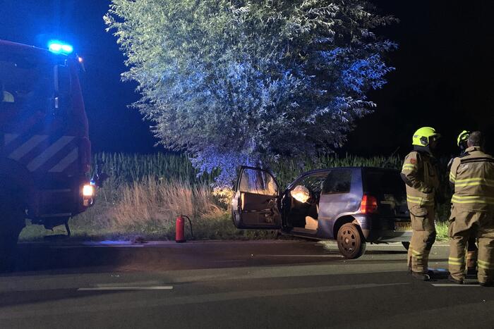 Persoon gewond bij botsing met boom