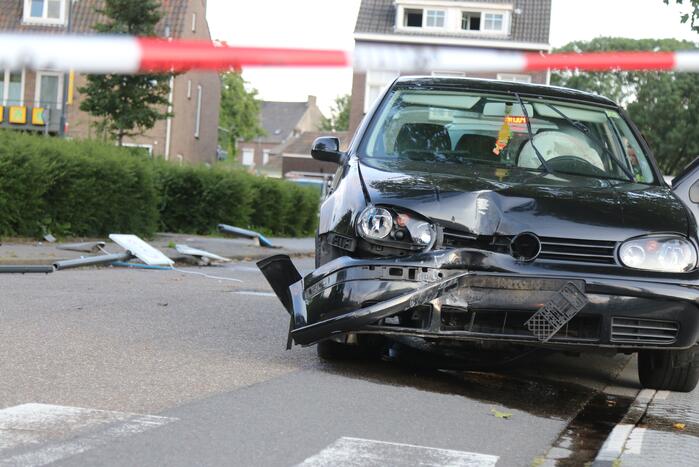 Auto crasht na achtervolging