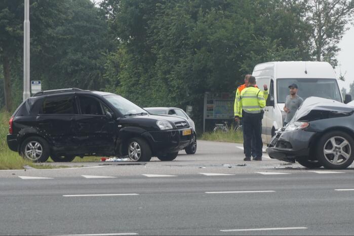 Flinke schade na botsing op kruispunt