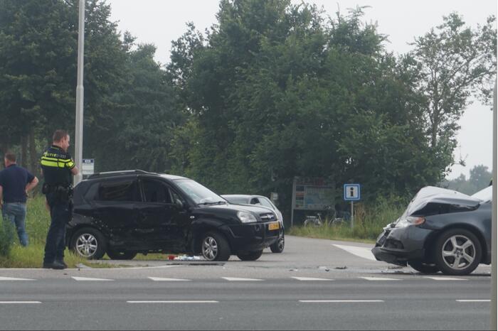 Flinke schade na botsing op kruispunt