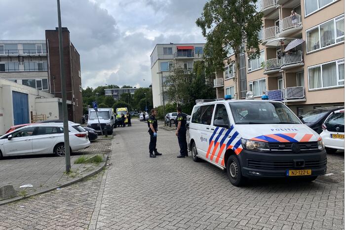 Ernstig gewonde bij schietpartij in auto