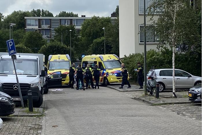 Ernstig gewonde bij schietpartij in auto