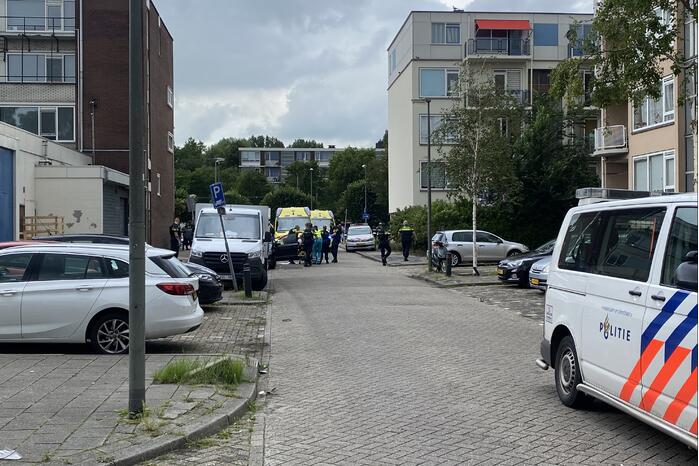 Ernstig gewonde bij schietpartij in auto