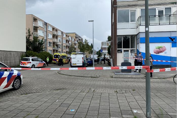 Ernstig gewonde bij schietpartij in auto