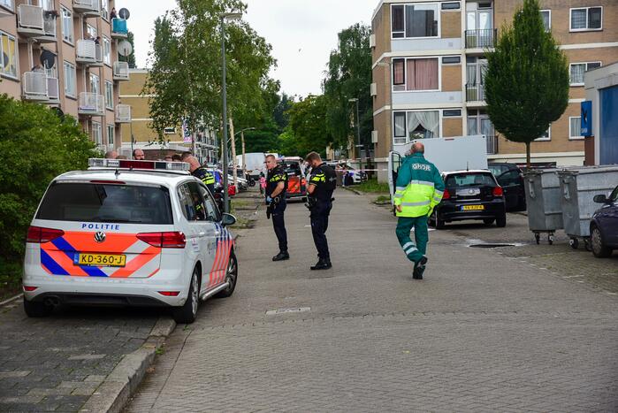 Ernstig gewonde bij schietpartij in auto