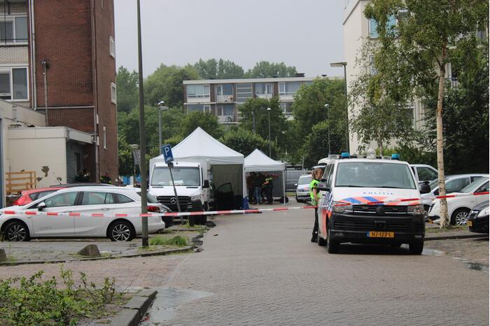 Ernstig gewonde bij schietpartij in auto