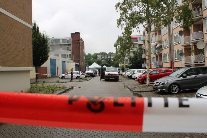 Ernstig gewonde bij schietpartij in auto