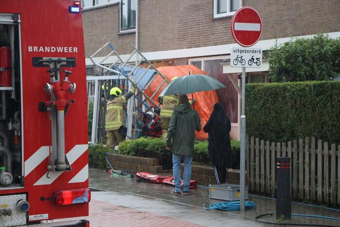 Persoon zwaargewond door omgevallen steiger